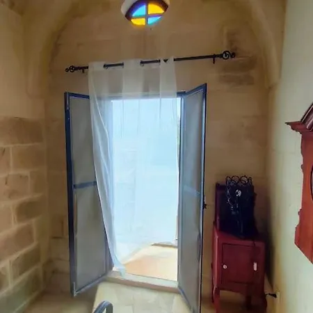 Charming In With Pool, Gozo-tripinngozo *