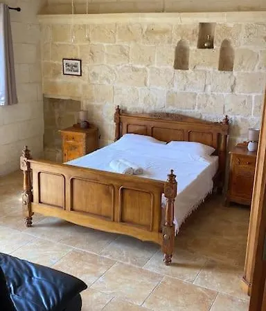 Daire Charming In With Pool, Gozo-tripinngozo