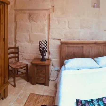 Charming In With Pool, Gozo-tripinngozo *