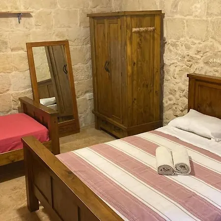 Daire Charming In With Pool, Gozo-tripinngozo