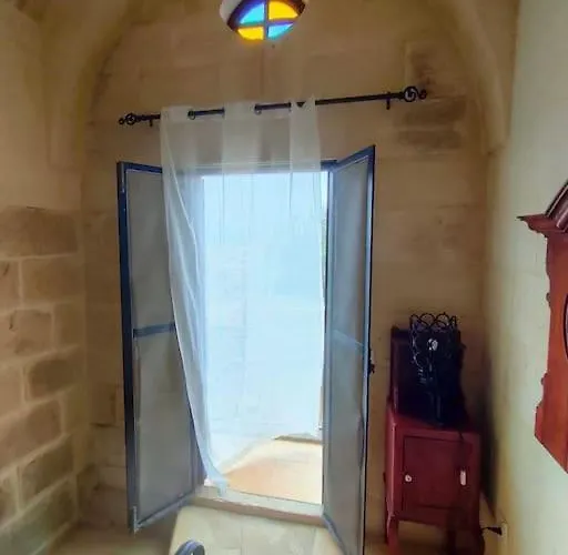 Charming In With Pool, Gozo-tripinngozo *