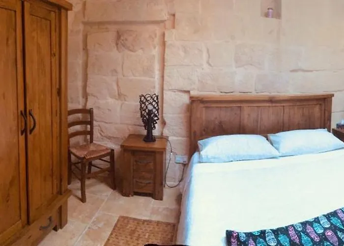Charming In With Pool, Gozo-tripinngozo *